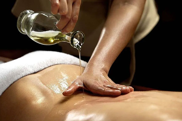 Full Body Oil Massage
